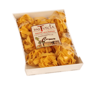 Pappardelle all'uovo in vassoio